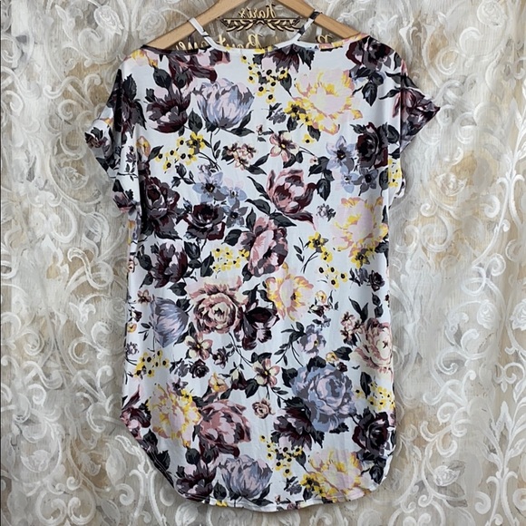 12pm by Mon Ami Boutique Floral Tunic Blouse L - Picture 10 of 10
